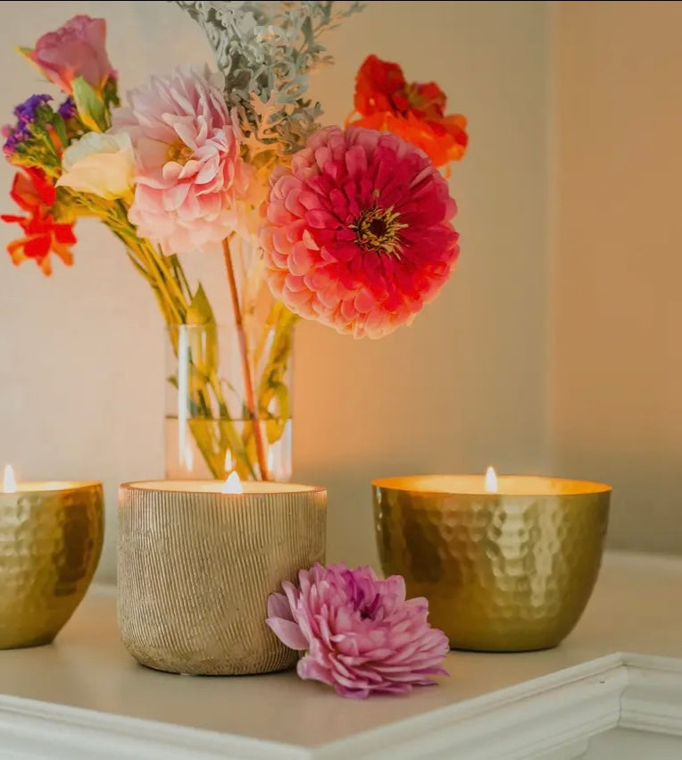 Amber and Teakwood Hammered Round Soy Candle